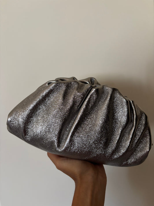 Borsa pouch argento scuro
